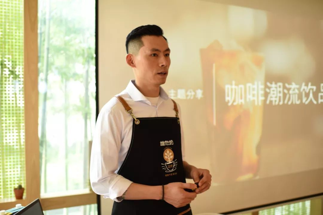 对咖啡师们关心的豆奶拉花,孙磊介绍,植物奶产品中的蛋白质和常见的