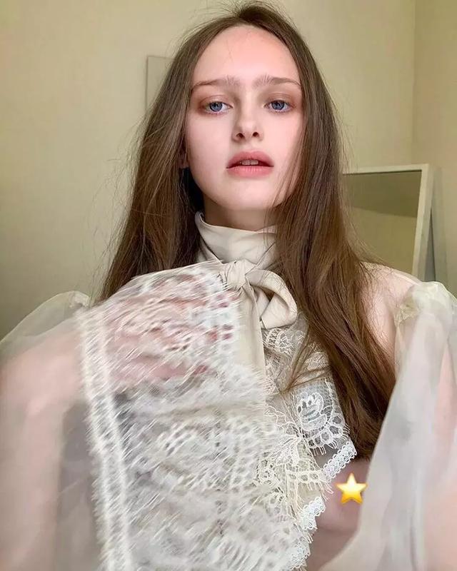 继卡抽,德普女儿,这位19岁的女生也成了chanel的新宠?_lily