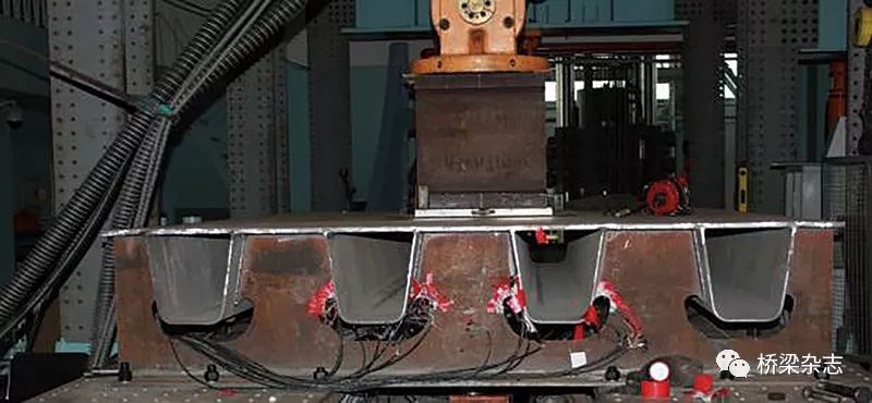 范文理破解正交异性钢桥面板低龄化之困