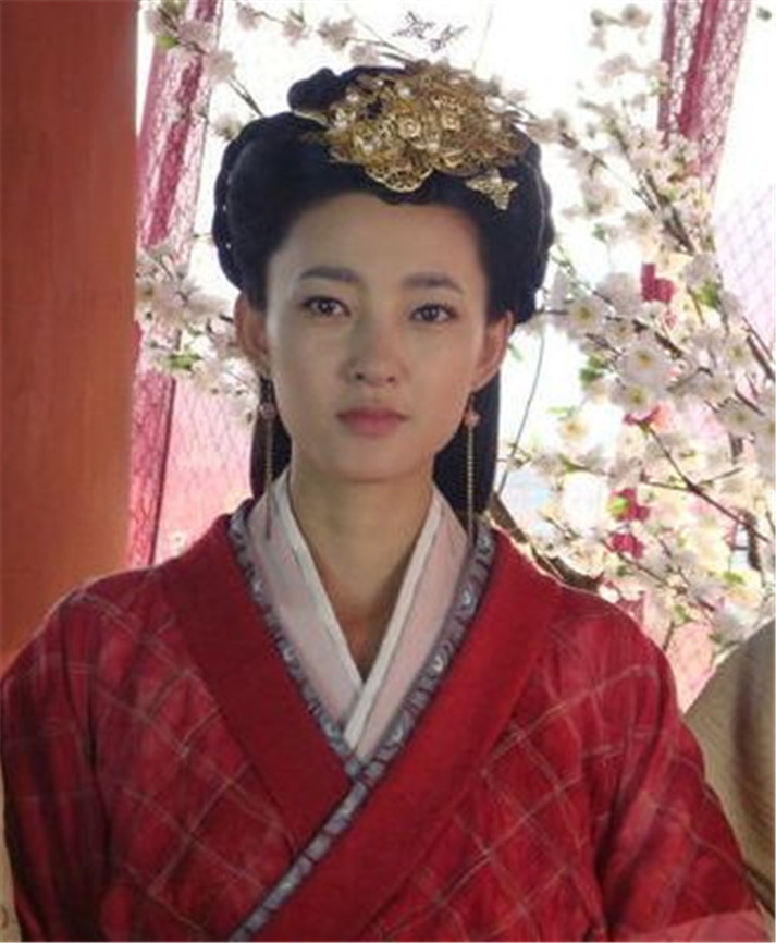 王娡得宠不久后更是故意夸耀她妹妹皃姁的美艳,随即王皃姁也被接进宫