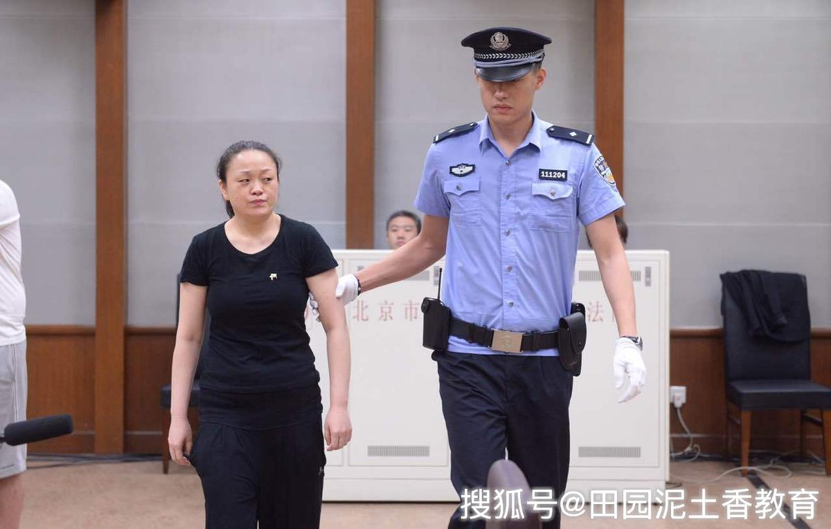 震惊16岁少女弑母囚禁母亲8天4天没给吃饭被折磨致死曾用刀扎伤父亲