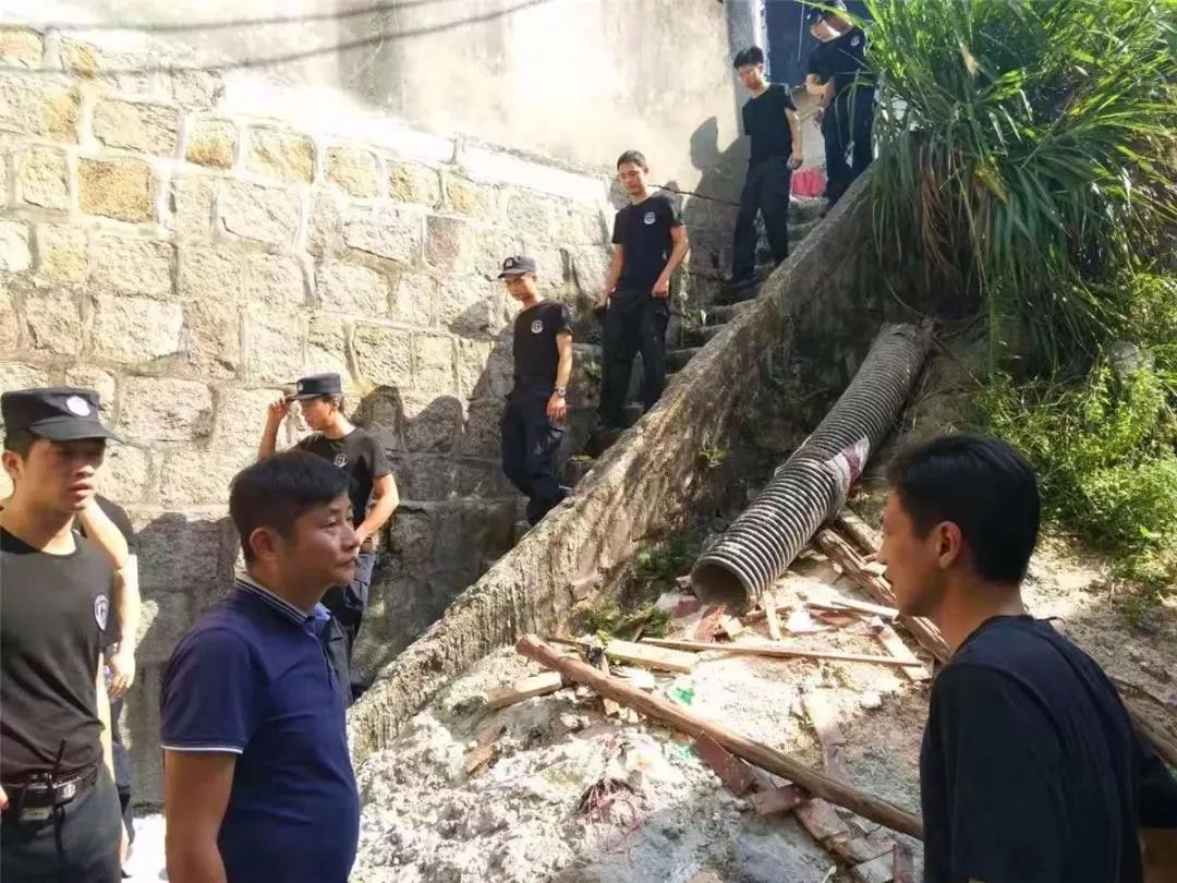 28日下午,汕头市公安局潮阳分局专门抽调禁毒大队,特警大队以及海门