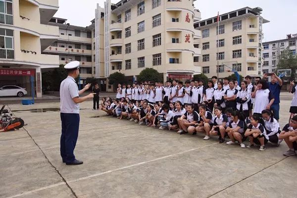 新余消防深入新余市第五中学开展开学第一课学消防活动