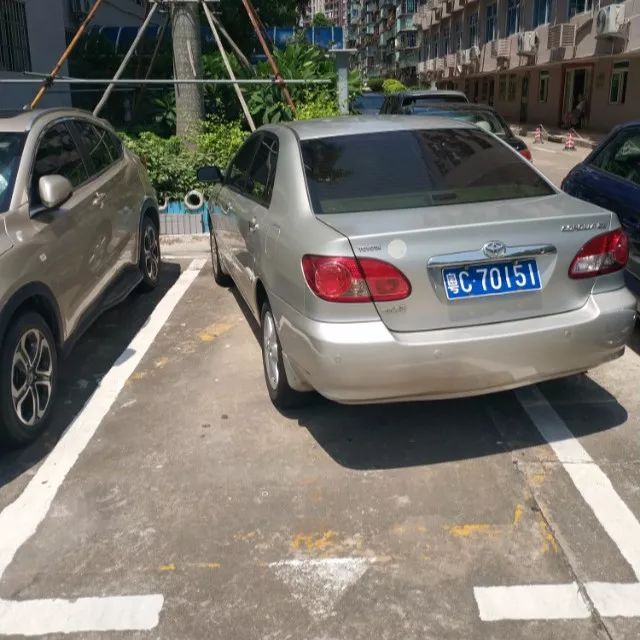 曝光情況:車牌為粵c70151的車主停車不規範,壓線停車,影響旁邊車輛