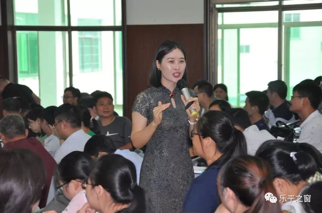 以礼修德以德育德乐平中学举行教师礼仪规范培训