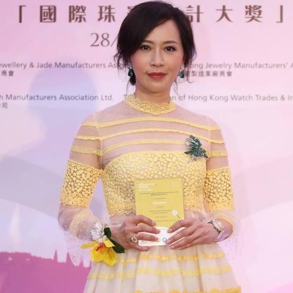 "豹嫂"胡蓓蔚,刘晓彤也在纷纷在下面留言,为顾纪筠送上生日祝福之余还