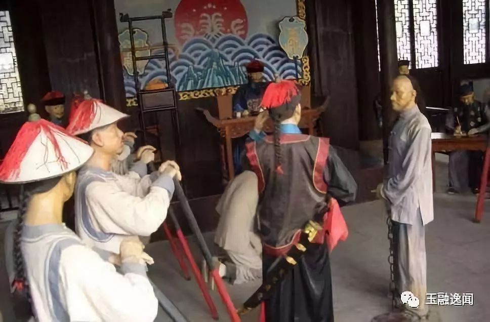 回京复旨,必经福清桥尾桥,于是,立即写好状词,通知陈三在桥上拦轿告状