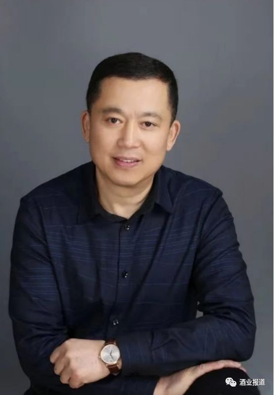 而这个身份,竟然是新天居成为新天居大酒店出奇制胜,成为临沂餐饮业