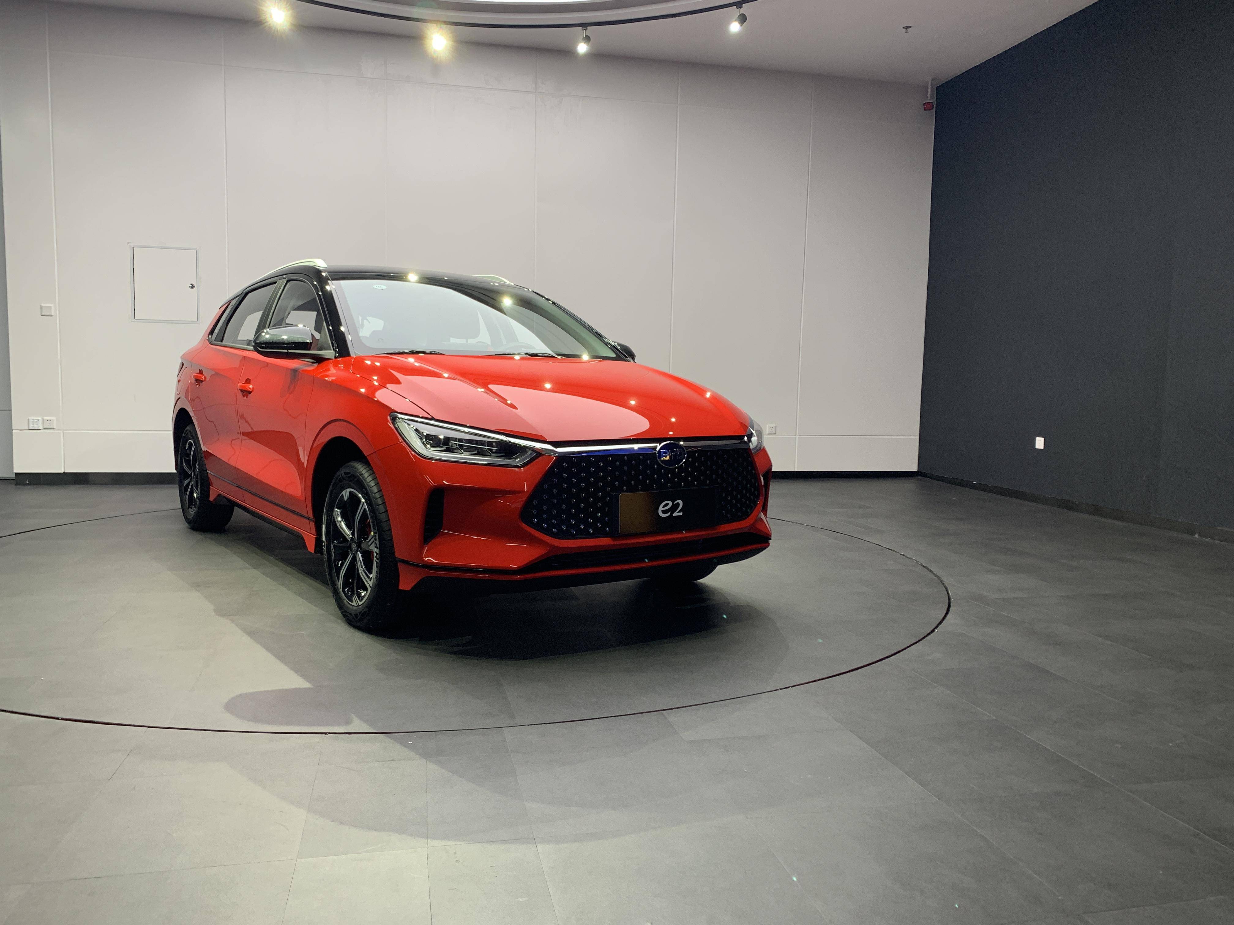 两种续航版本898万起比亚迪e2上市欲抢占新市场