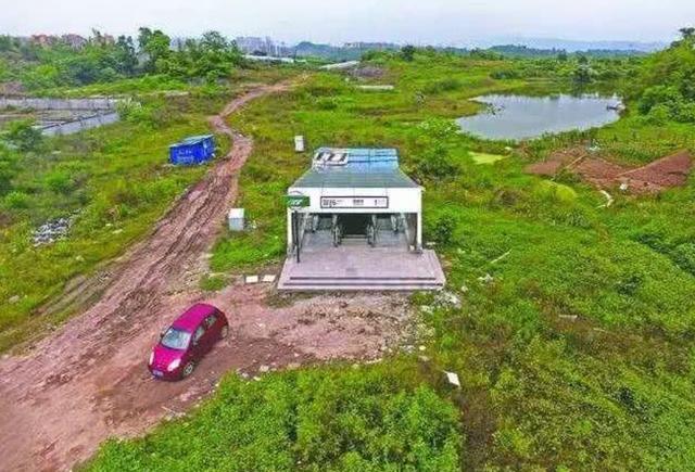 方圆千里荒无人烟,出站后乘客瞬间不知所措_曹家湾