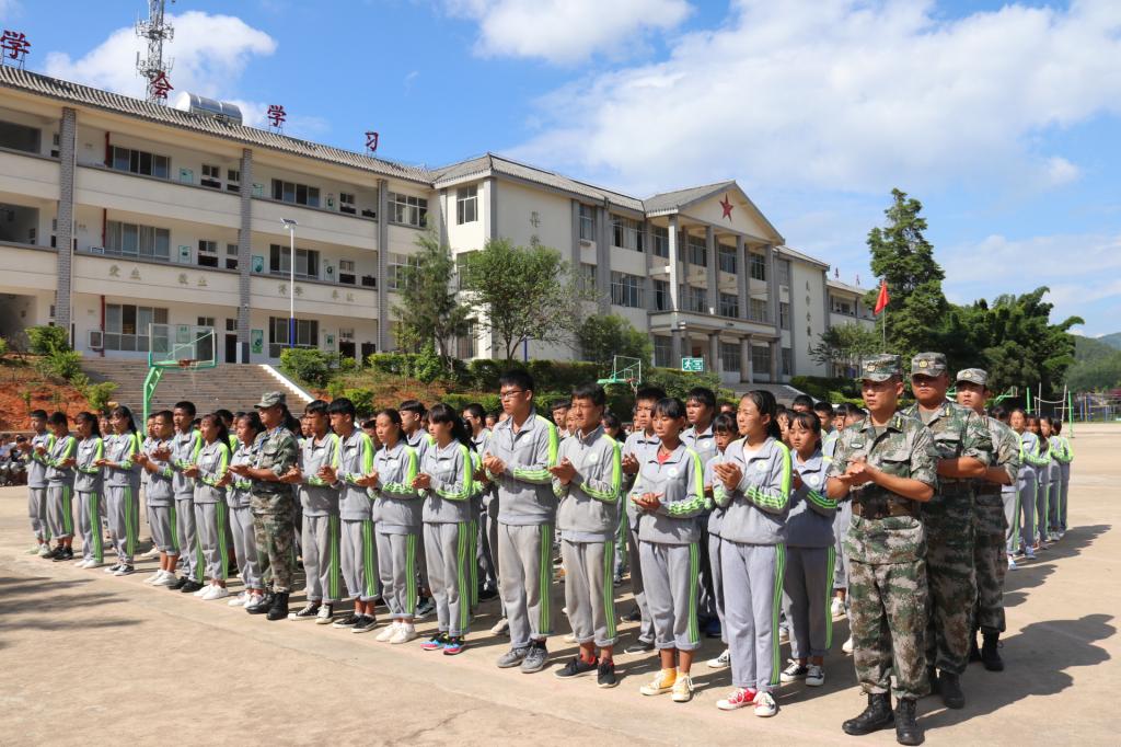 勐先镇初级中学抓好行为规范培养教育上好开学第一课