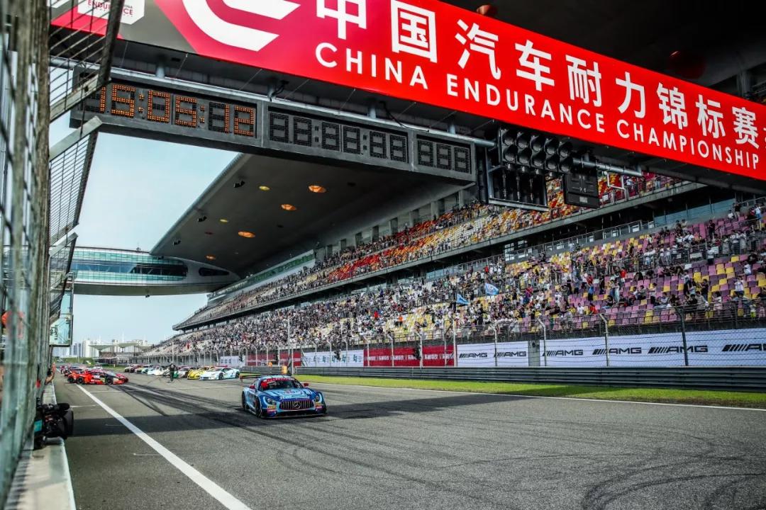 天津站的分站冠军,他们驾驶的梅赛德斯-amg gt3赛车也成为本场比赛的