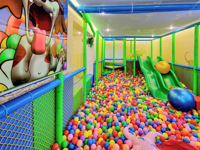 的成本基本上就是租金的成本,但是,通过这个模式,充卡免费玩儿童乐园