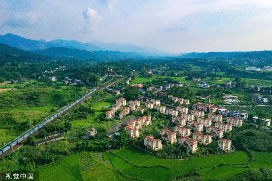 *2019年7月14日,四川广安,华蓥市高兴镇航拍的林家农民新村"弱鸟可望