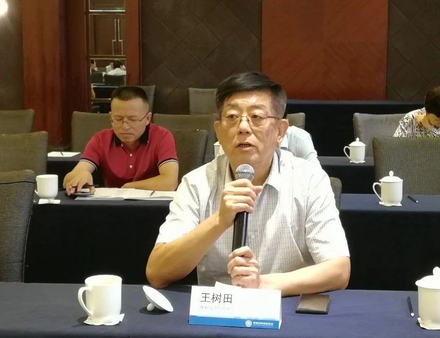 中国纺织机械协会名誉会长王树田在会议总结发言中对当前的行业发展