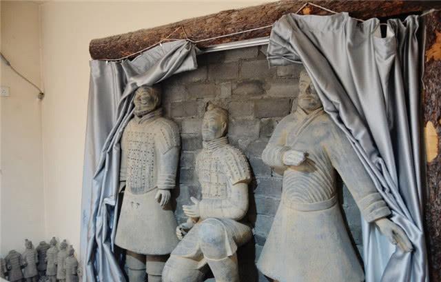 西安旅游丨吃馍,逛大雁塔,看喷泉,带你了解本地人眼中的西安_兵马俑