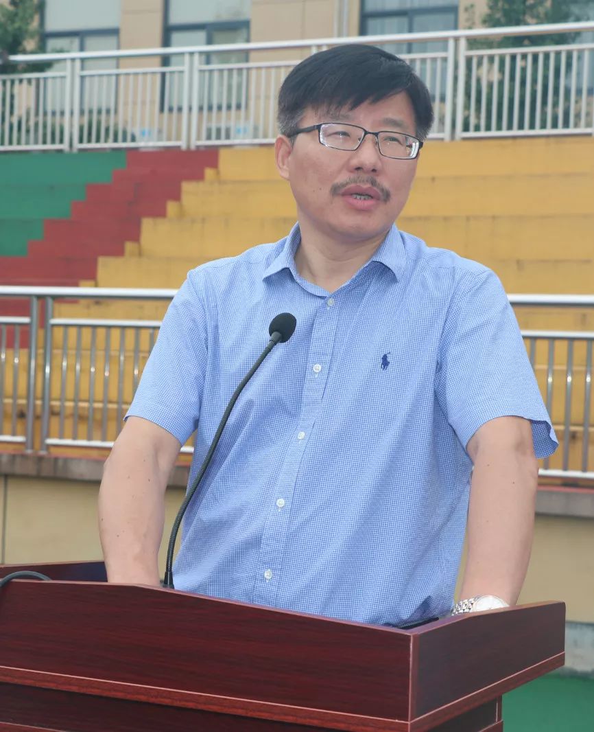 由该集团副校长宋建平和书记茹成福分别主持,陈祖康校长在始业式上