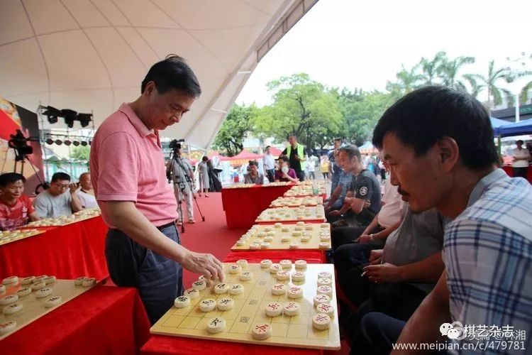 象棋特级国际大师吕钦应众表演