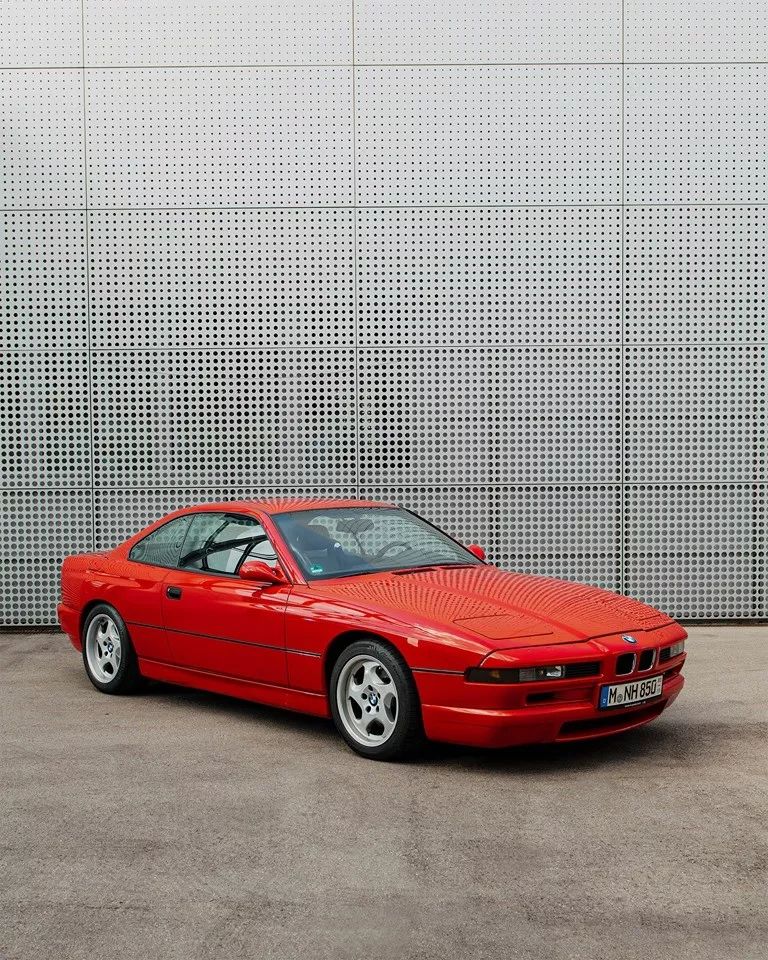 两台相差近30岁的宝马8系你一定选新不选旧吗