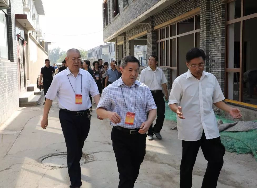 市人大常委会领导集体视察第四届省旅发大会筹备工作