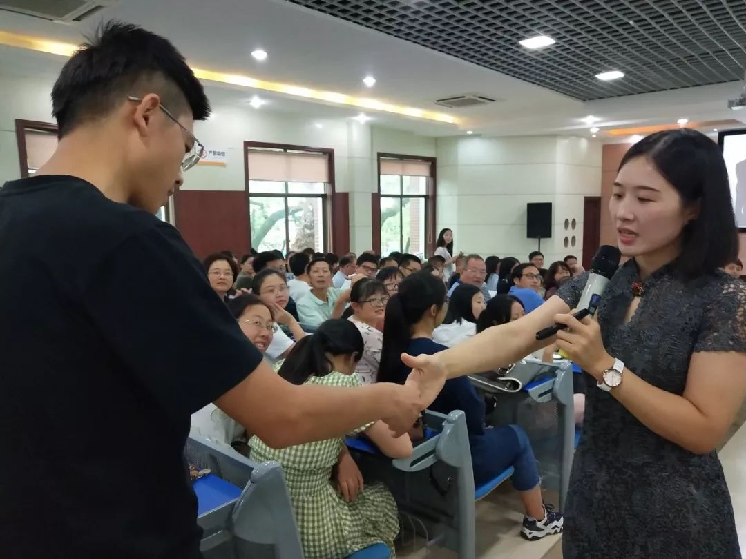 以礼修德以德育德做新时代魅力教师乐平中学举行教师礼仪规范培训