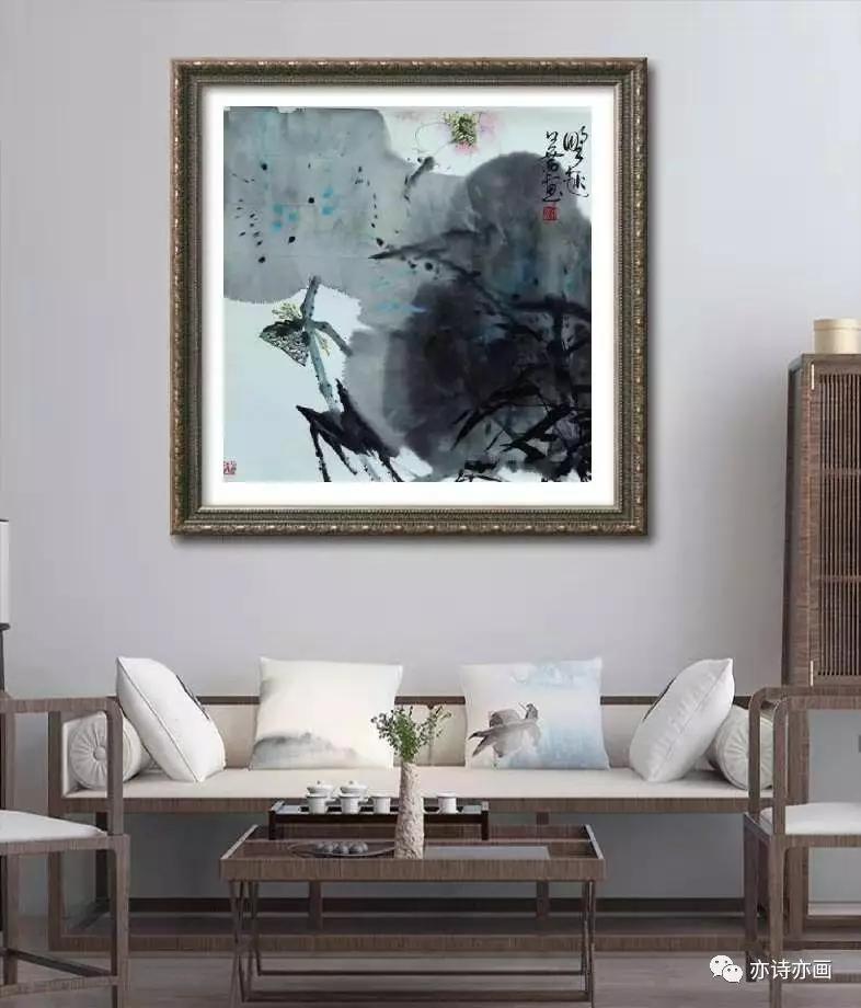 一日曝书画,有一牧童见之,拊掌大笑曰:"此画斗牛也,牛斗力在角,尾搐