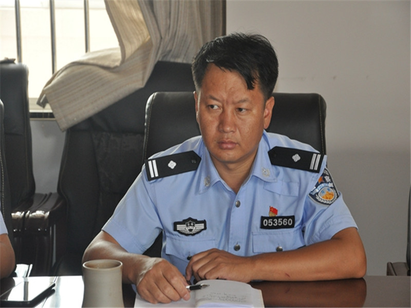 交警支队法制科到峨山大队指导执法规范化建设工作
