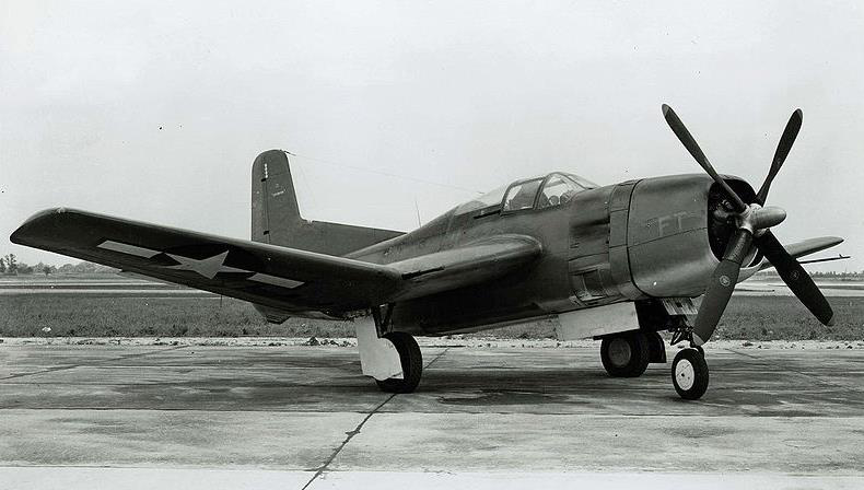 式起落架,并保留了后座机枪手,整个机身显得头重脚轻"流星"的出现没能