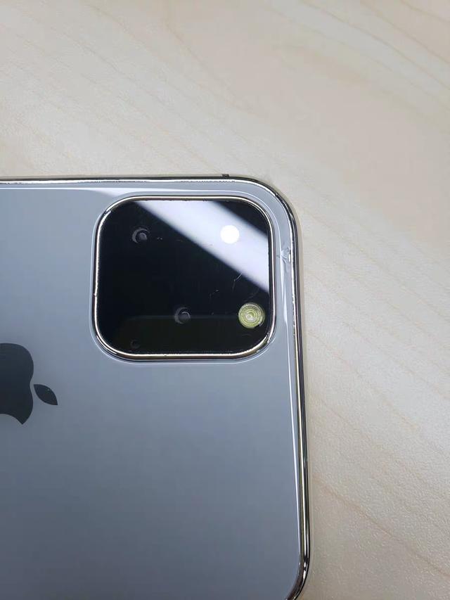 原創iphone11真機現身地鐵搞了半天是烏龍網上模型30元