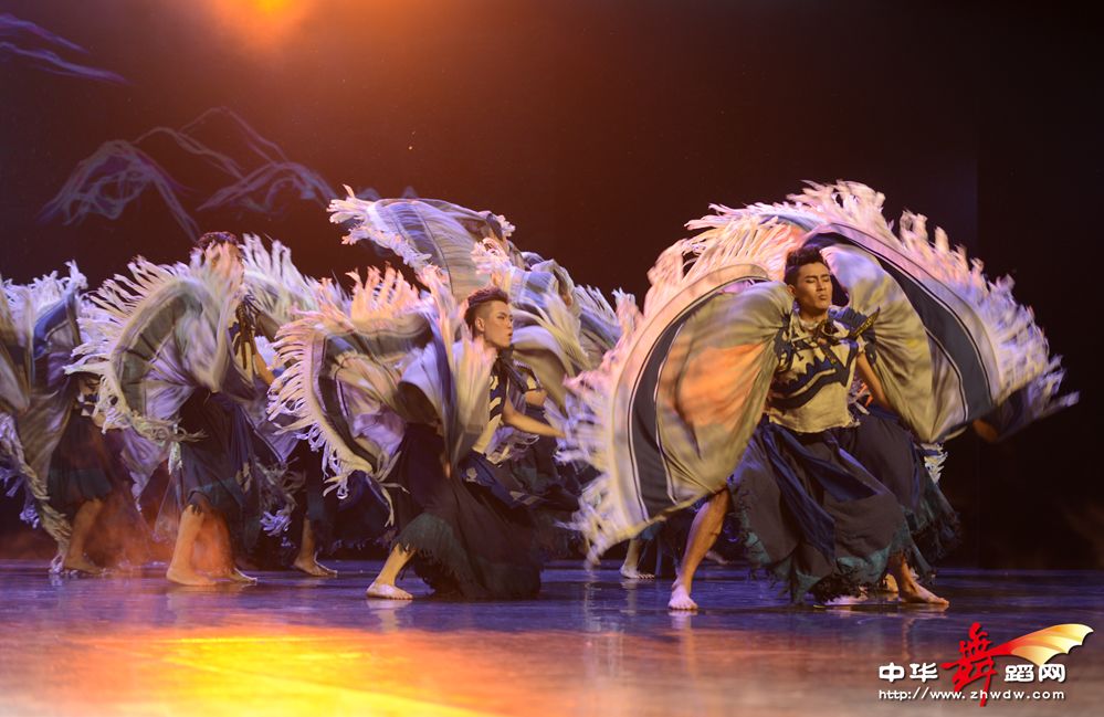 第二届四川艺术节演出剧目山岗上的歌与舞凉山彝族自治州歌舞团彝族