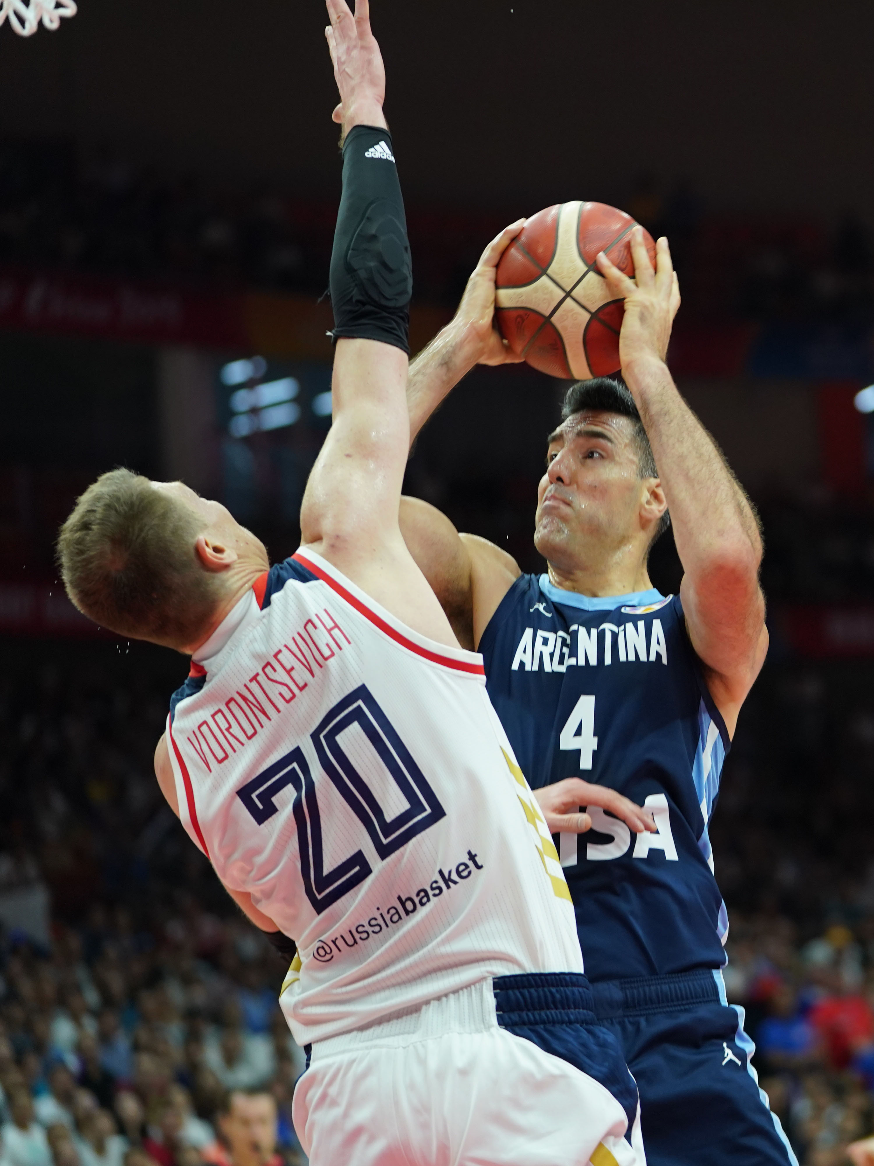 篮球小组赛俄罗斯队迎战阿根廷队