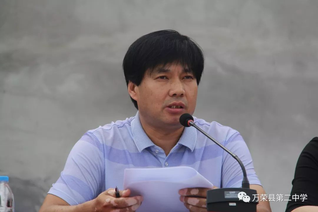 万荣二中高一军训剪影