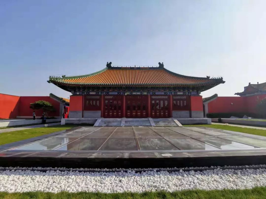 一走上隆福大厦9层,嚯!别有洞天.