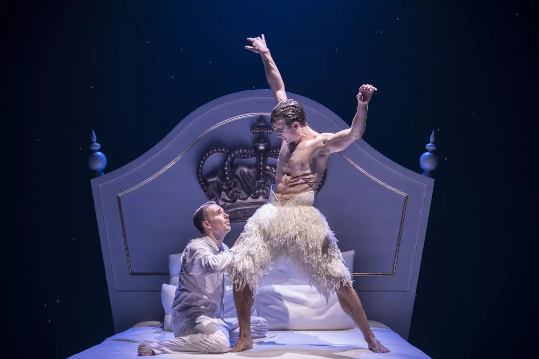 马修61伯恩男版天鹅湖戏剧的细腻与舞蹈的速度完美结合