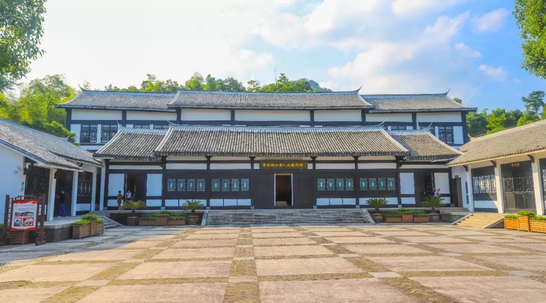 中共浙江省一大陈列馆温馨提示:参观红色旅游景区无需购买门票,参观