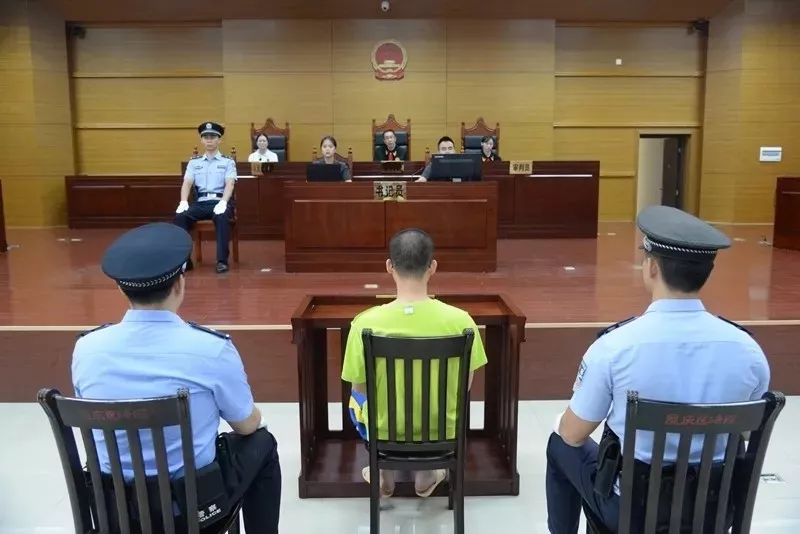 谎称出售单位内部房,广西一民警诈骗448万元!法院判了