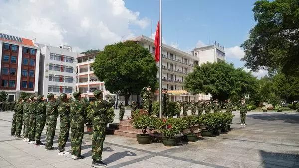 释放青春正能量 奋发进取逐梦想---华安一中召开2019级新生军训会操暨
