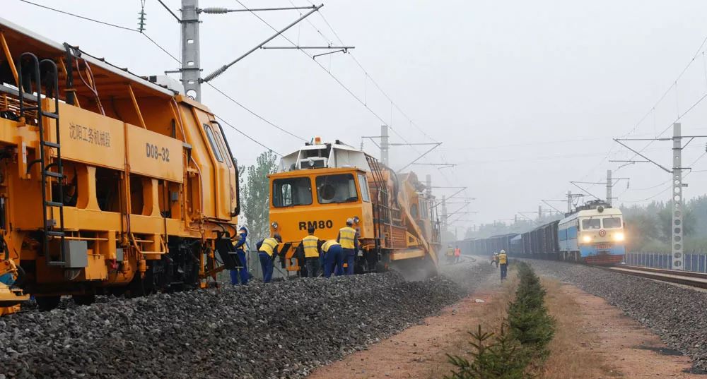 站段资讯奋斗前行沈阳工务机械段发展影像录