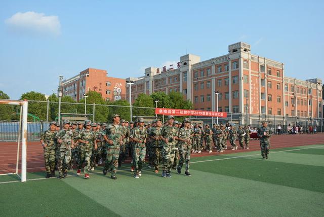 阜阳阜南二初2019新生军训汇演圆满成功雏鹰展翅飞翱翔天地间