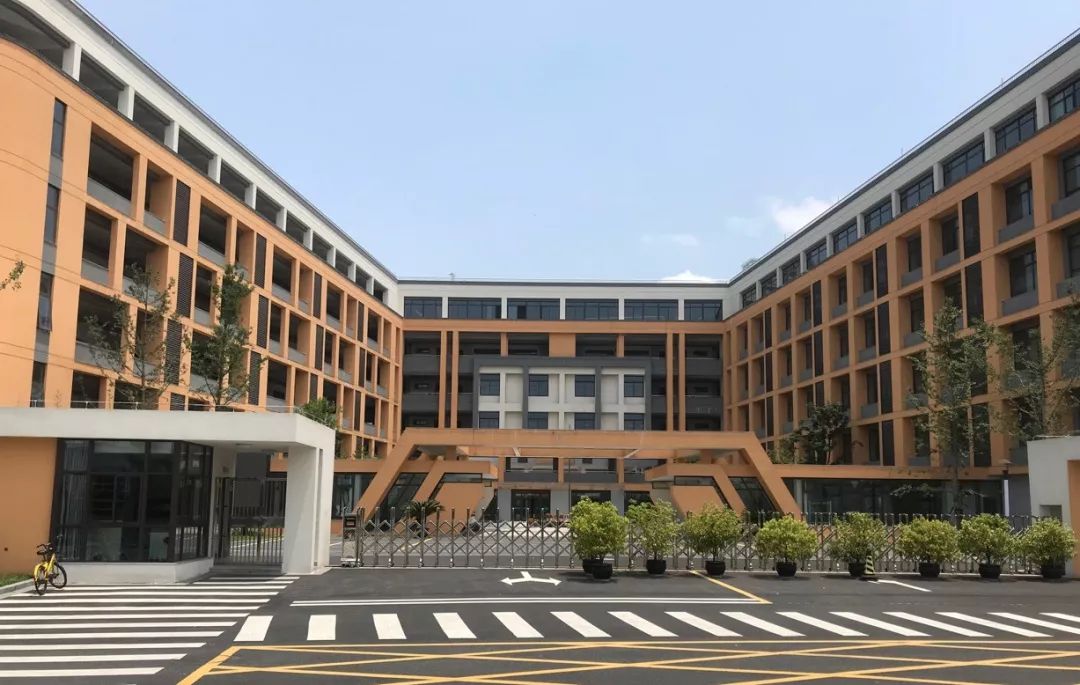 启源初中,启源小学,启源幼儿园,以及一个规划幼儿园(位于启源中学街北