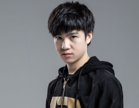 严君泽复出直播看到他送出的礼物女生很开心男生却头疼了