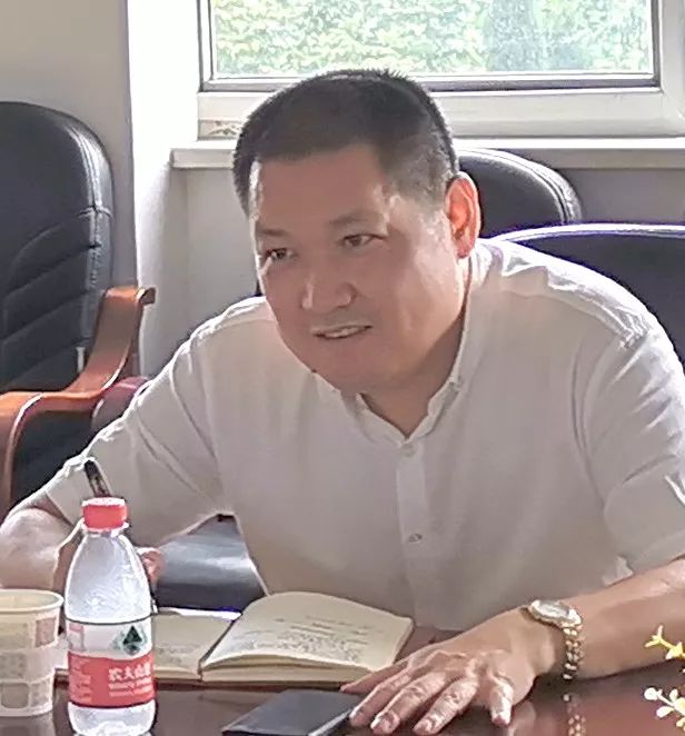 县委常委组织部长雷剑锋深入企业调研人才工作并开展三服务活动