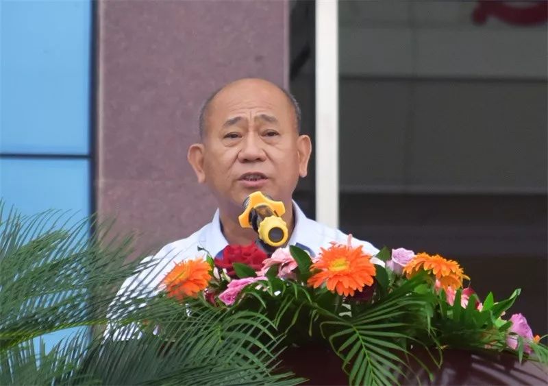 陈武杰董事长在讲话中表示,廉实办学五年来,全体廉实人并肩奋斗,坚定