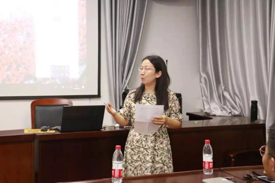 新生班主任进行专业分享 李娜娜老师  2019级图档一班班主任,中山大学