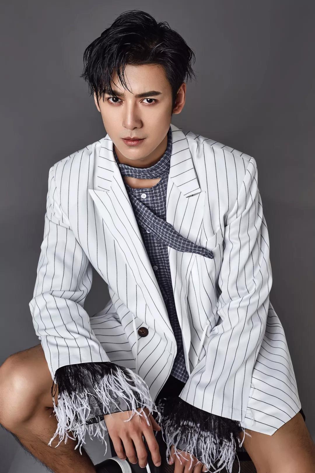 星刊娱乐专访李鹤戏里戏外严谨如一努力终会发光