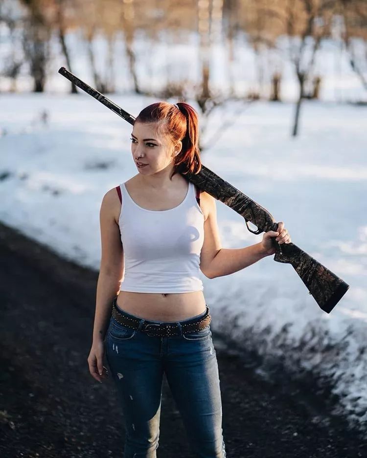 艳绝四海扶枪打铁的女人更妖娆