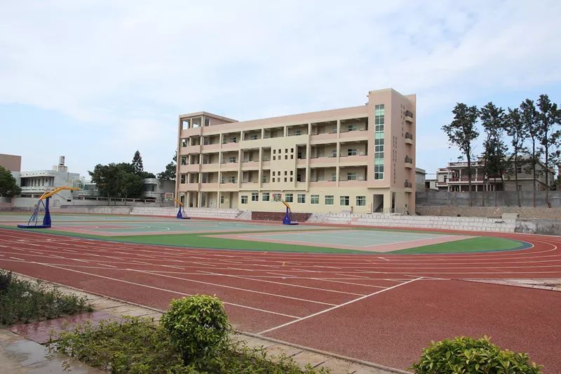 【校园风采】金井镇锦东华侨学校:志忠勤恒 跨越发展_晋江