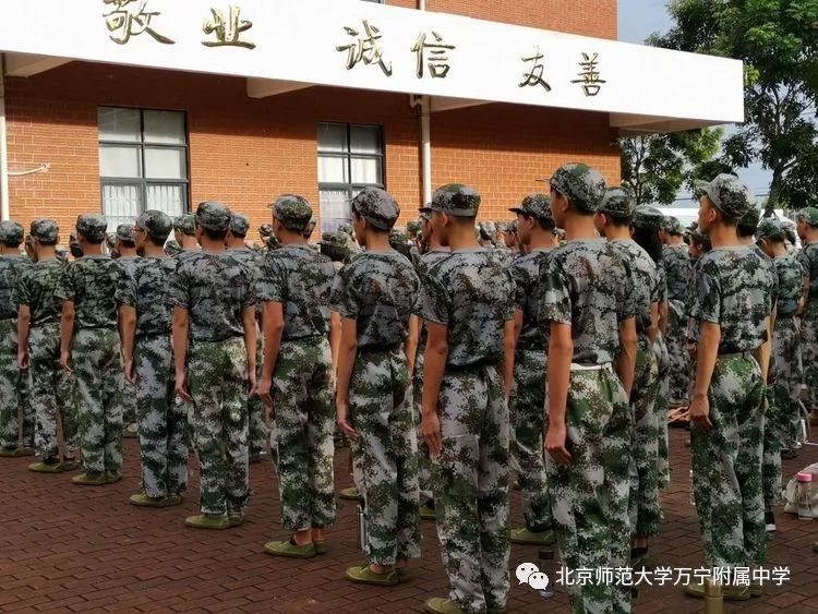 天行健,君子以自强不息;地势坤,君子以厚德载物.