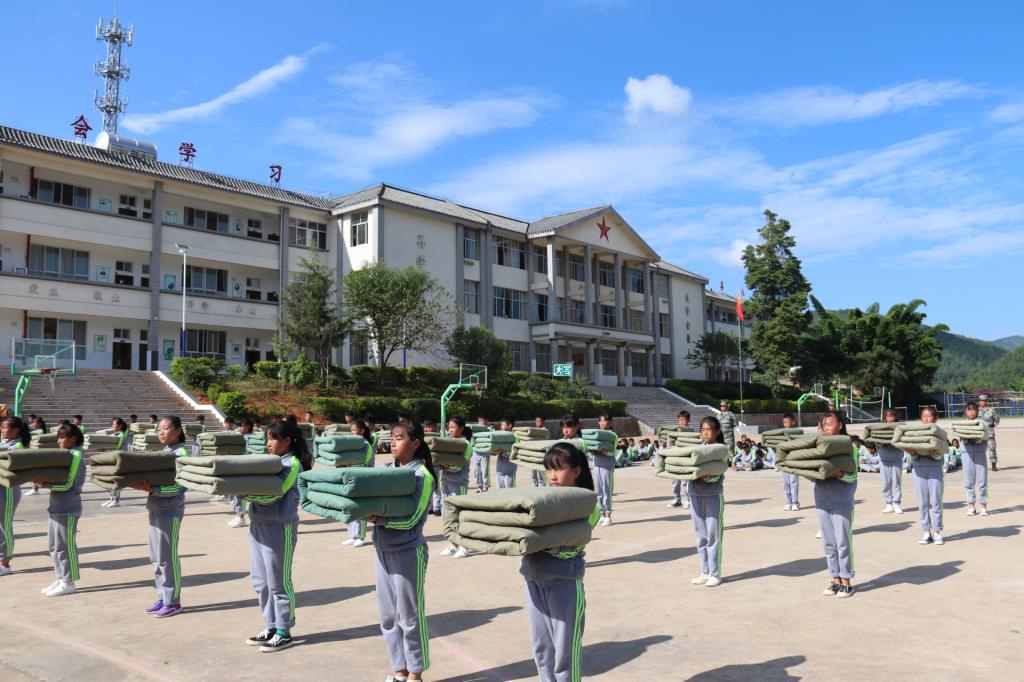 勐先镇初级中学抓好行为规范培养教育上好开学第一课