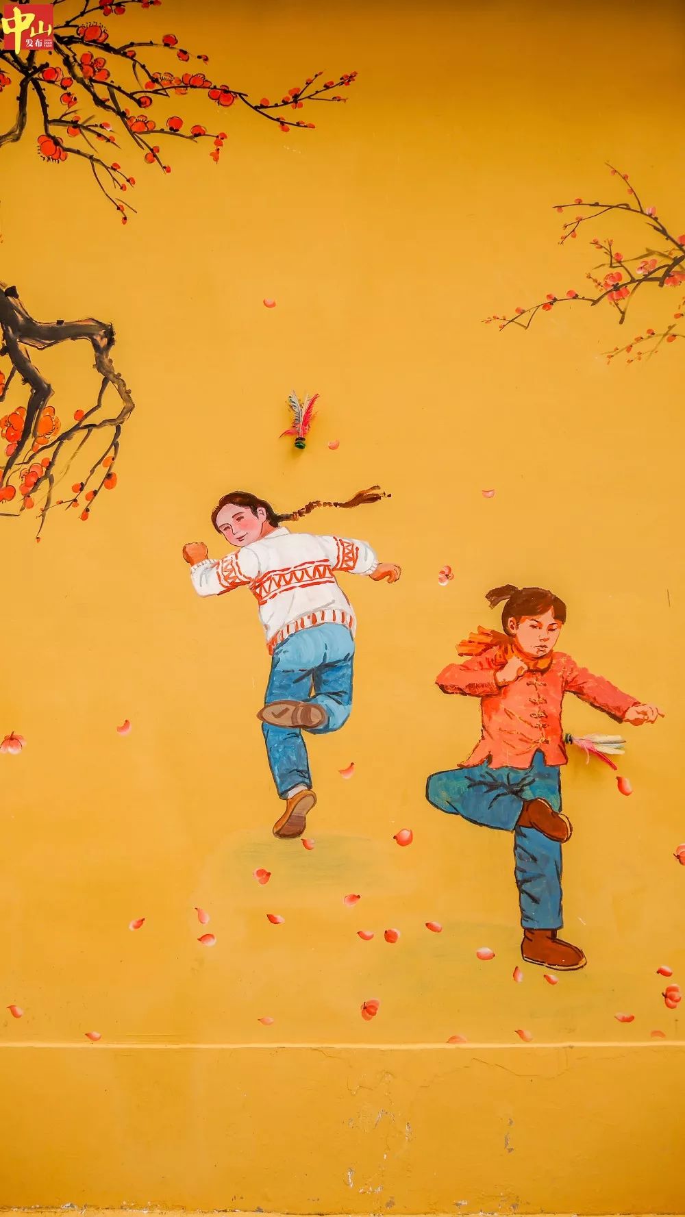 重拾那段弥足珍贵的童年时光是否让你"童年时光"墙绘以艺术的方式再次